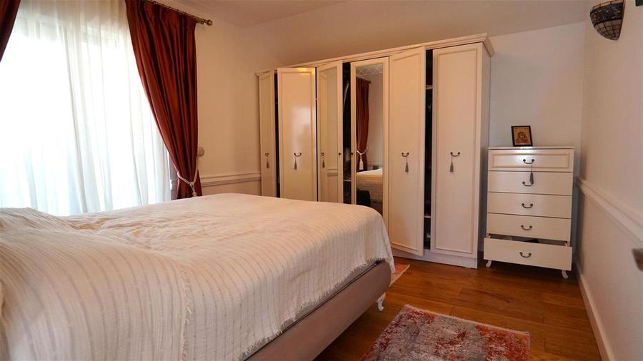 Casă cu 4 camere cu Teren 700 Mp în Central