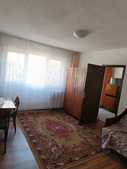 Apartament cu 2 camere semidecomandat în Girocului