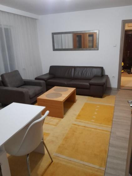 Apartament cu 2 camere semidecomandat, mobilat în Complex Studențesc