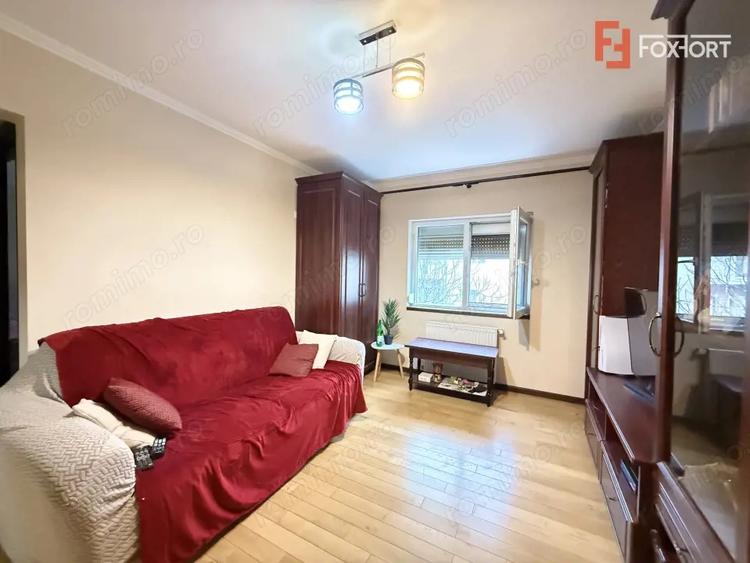 Apartament cu 4 camere semidecomandat, mobilat în Bucovina