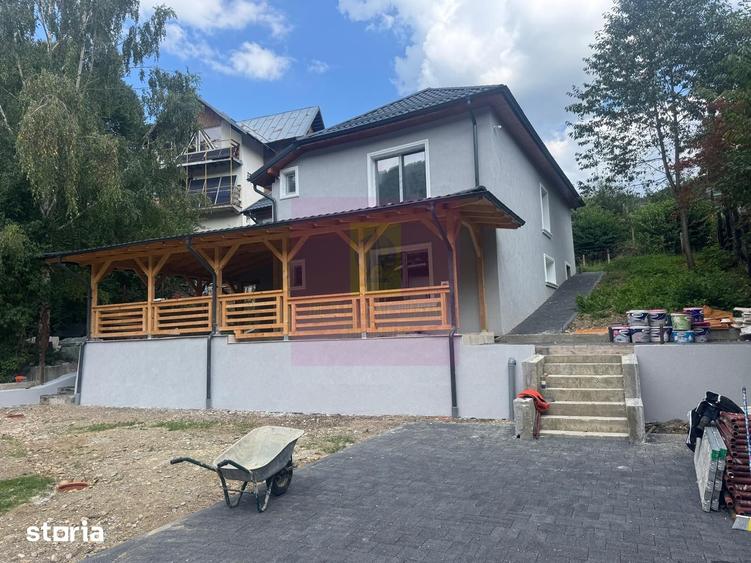 Casă cu 6 camere cu Teren 482 Mp în Central