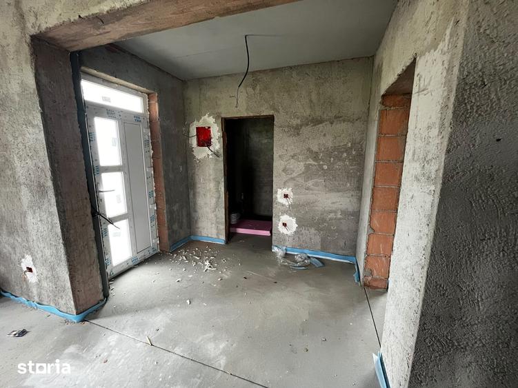 Casă cu 5 camere cu Teren 400 Mp în Dragomirești-Vale