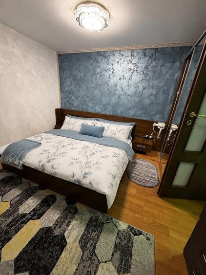 Apartament cu 3 camere semidecomandat în Runcu