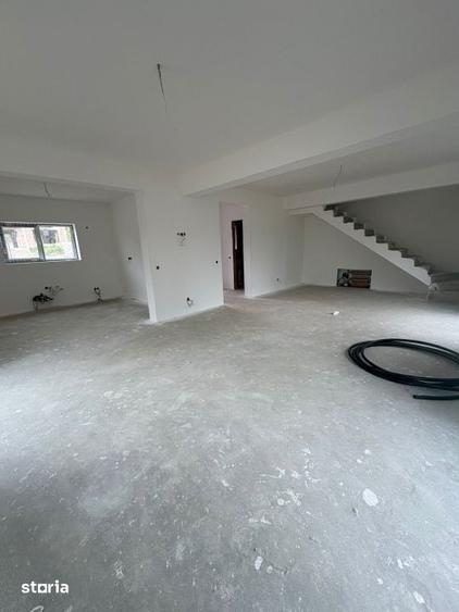 Casă cu 4 camere cu Teren 350 Mp în Ferneziu