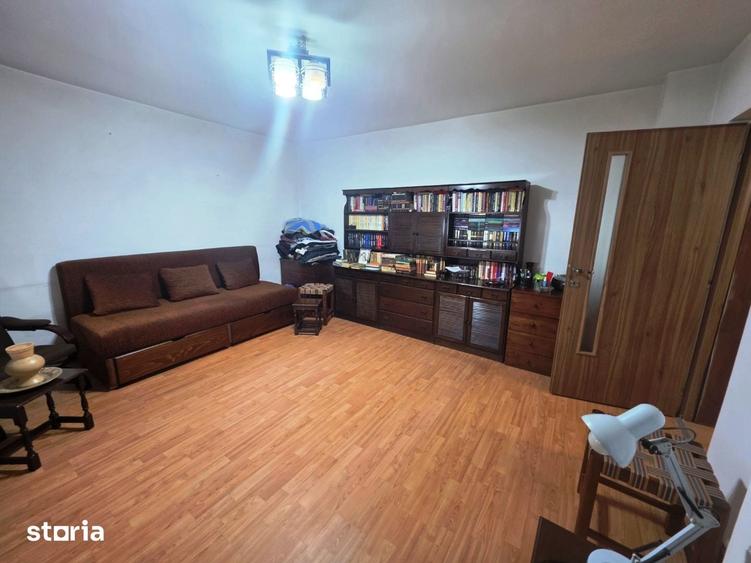 Colentina, intersectie Fundeni, bloc reabilitat, stradal, vedere fata - 7