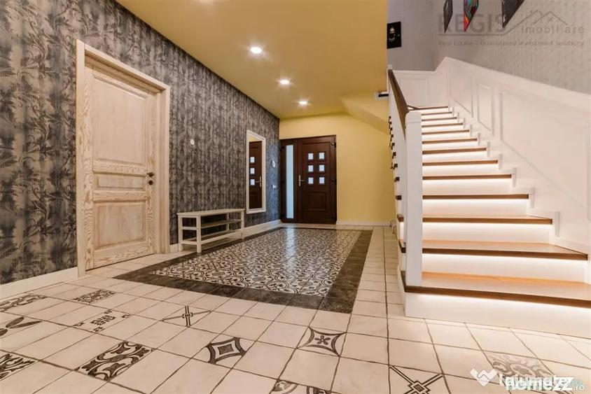 Casă cu 5 camere cu Teren 808 Mp în Noua