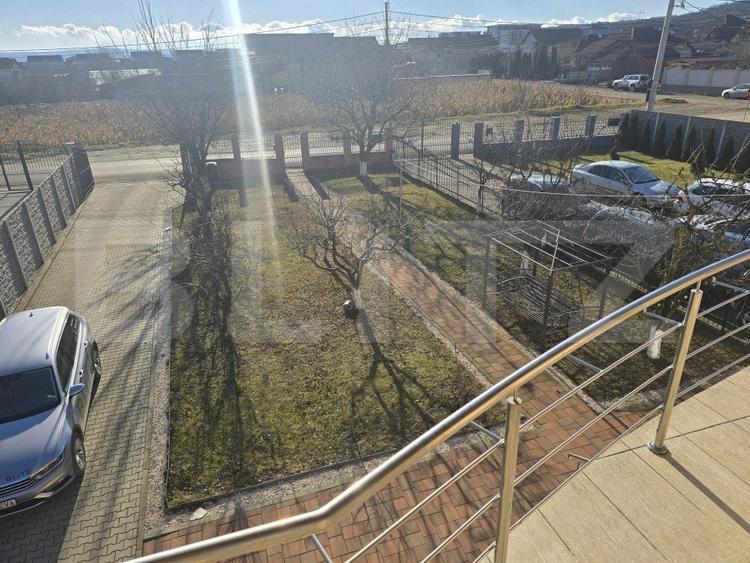 Casă individuală cu 9 camere cu Canalizare în Micești