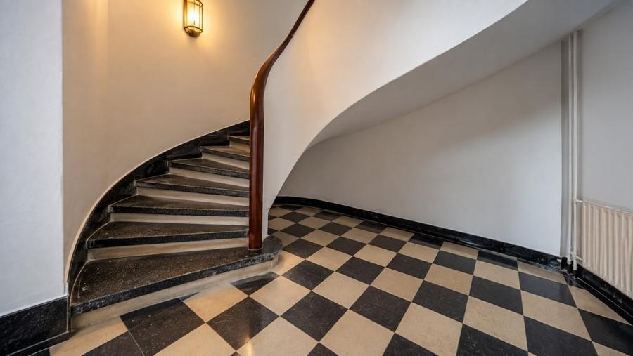 Apartament cu 4 camere decomandat în Polonă