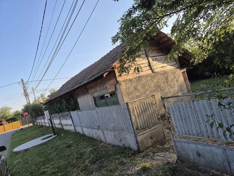 Casă cu 2 camere cu Teren 991 Mp în Fulga