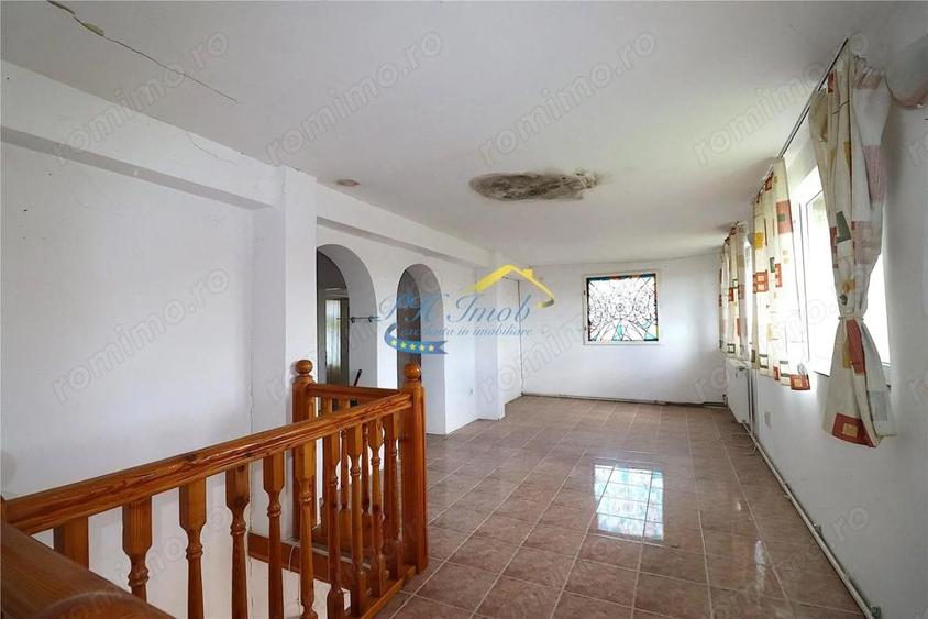 Apartament cu 3 camere în Podul Vadului