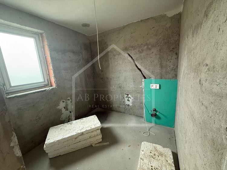 Duplex cu 4 camere cu Canalizare în Străulești