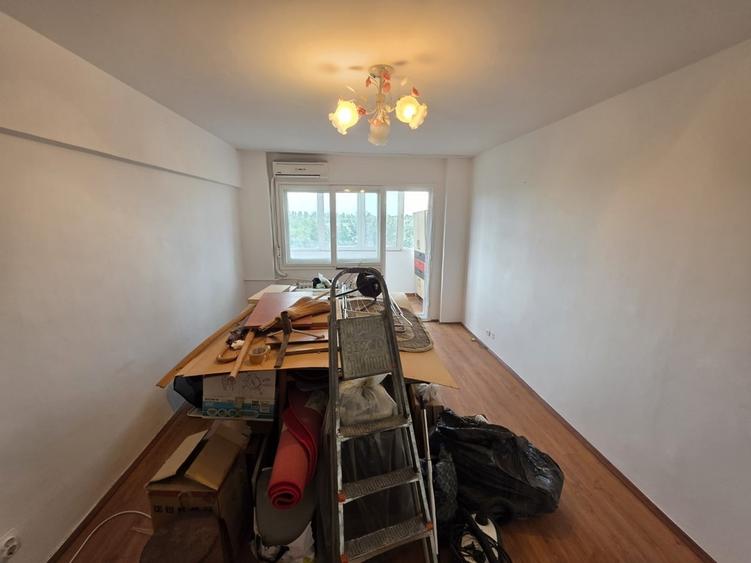 Apartament cu 3 camere decomandat în Zețarilor