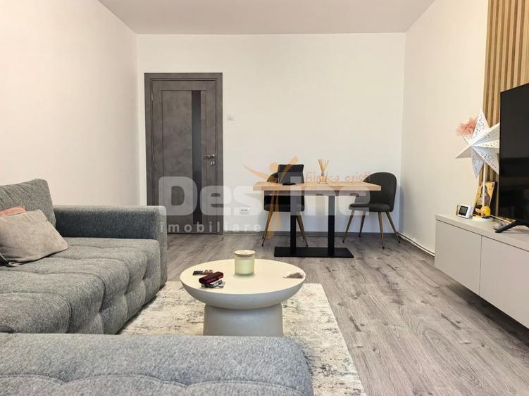 Apartament cu 3 camere decomandat, mobilat în Alexandru cel Bun