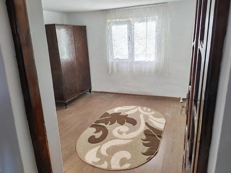 Casă cu 2 camere cu Teren 555 Mp în Perșinari