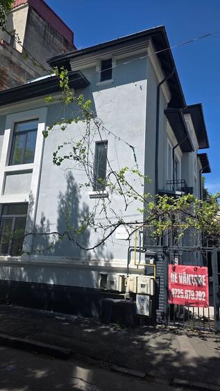 Casă individuală cu 8 camere cu Canalizare în Eminescu