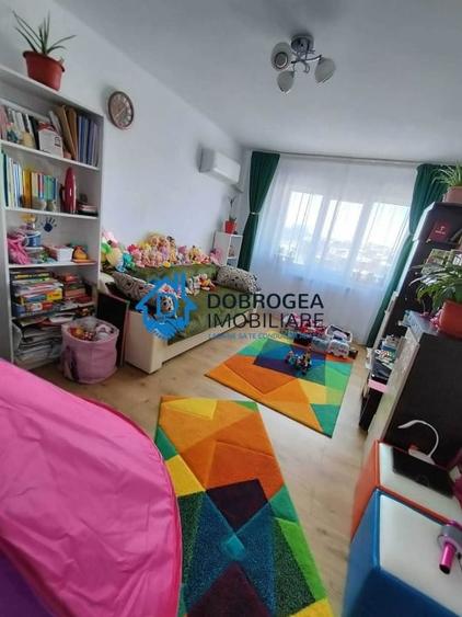 Apartament cu 3 camere decomandat, mobilat în Central