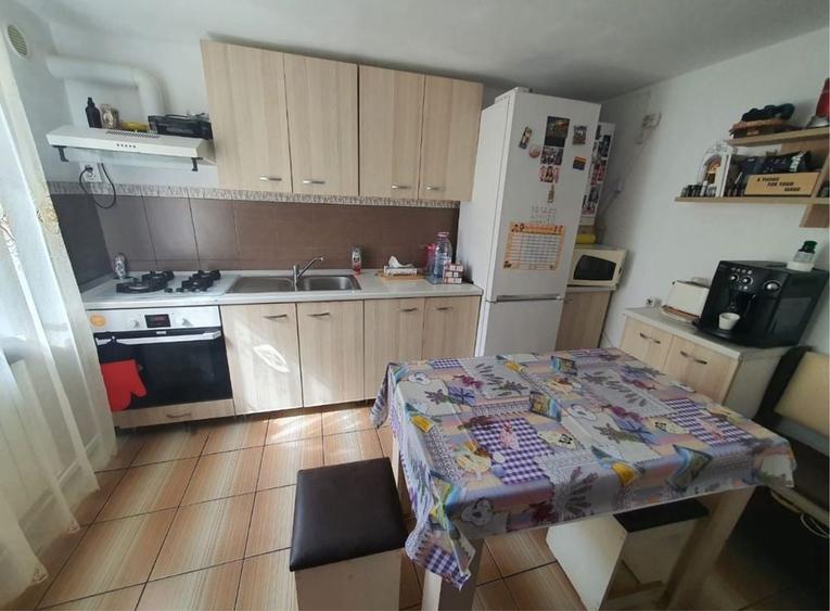 Casă cu 3 camere decomandat în Central