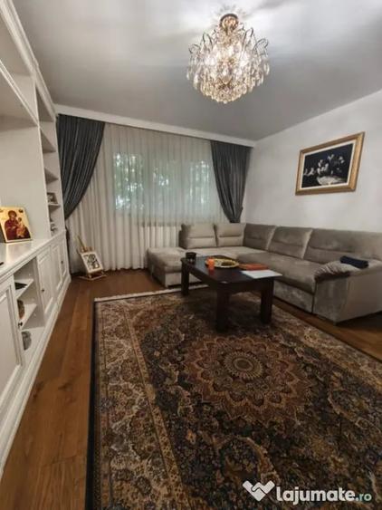 Apartament cu 3 camere decomandat în Rădăuți