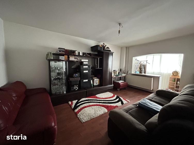 Apartament cu 3 camere decomandat în Central