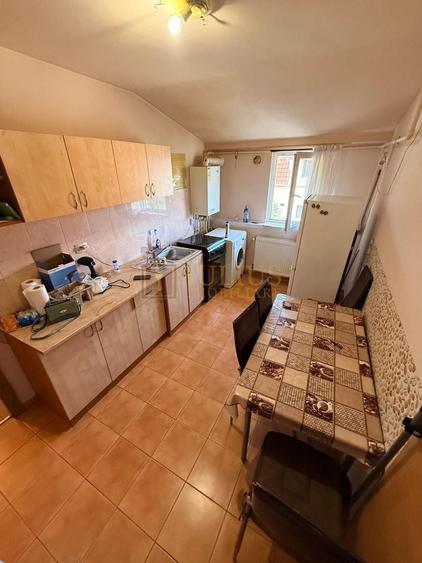 Apartament cu 3 camere decomandat în Dâmbovița