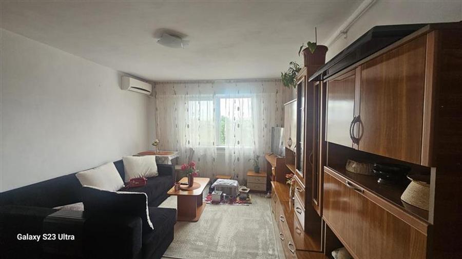 Apartament cu 2 camere semidecomandat în Berceni