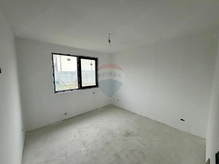 Casă cu 4 camere cu Teren 418 Mp în Golești