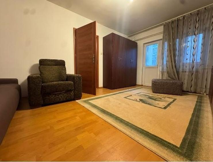 Apartament cu 4 camere semidecomandat, mobilat în Ștefan cel Mare