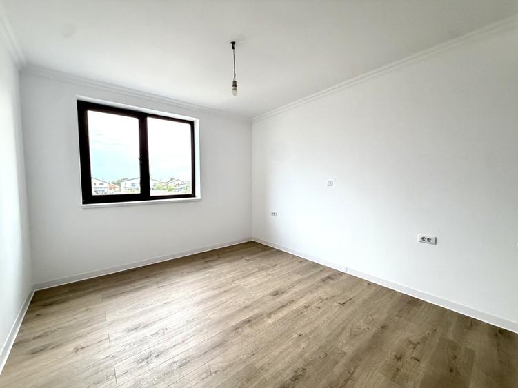 Duplex cu 3 camere cu Canalizare în Sânandrei