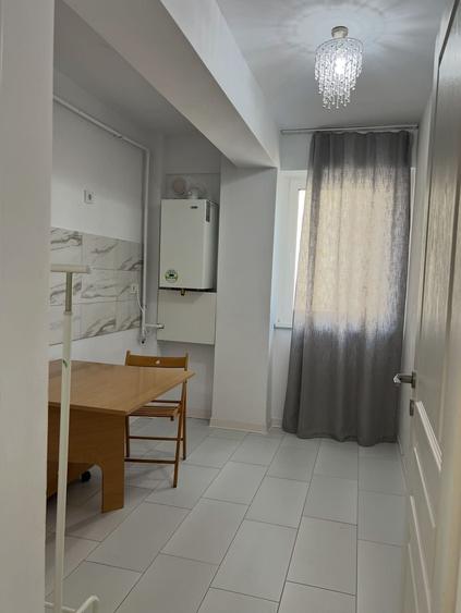 Apartament cu 3 camere decomandat în Valea Adâncă