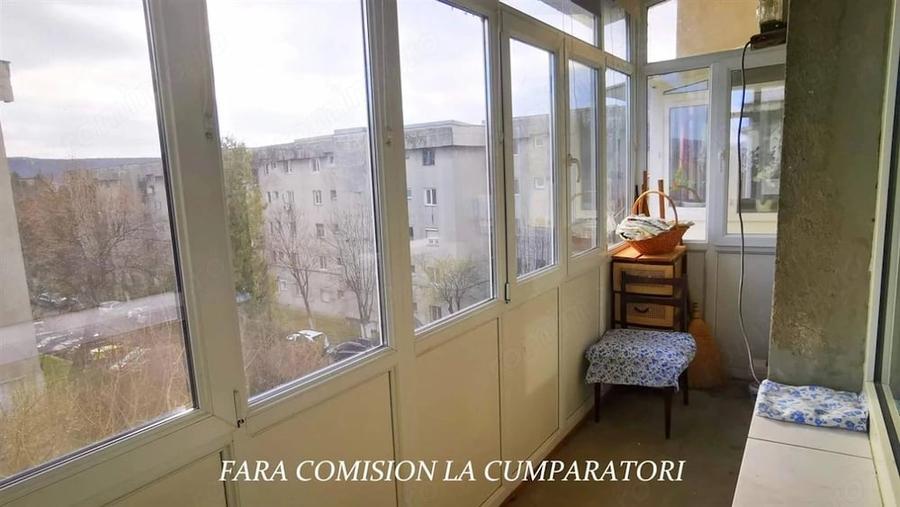 Apartament cu 3 camere decomandat în Căzănești (Râmnicu Vâlcea)