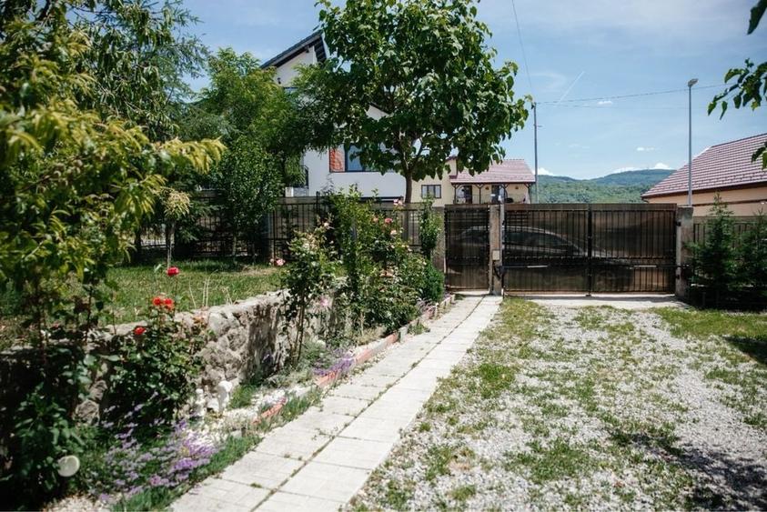 Casă cu 4 camere în Central