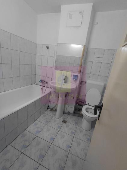 Apartament cu 2 camere decomandat în Bucur Obor