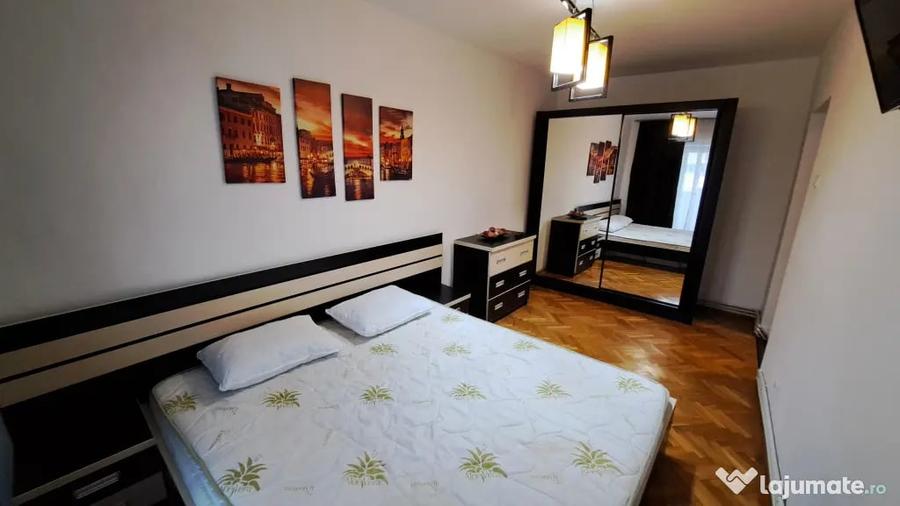Apartament cu 3 camere decomandat în Exterior Vest