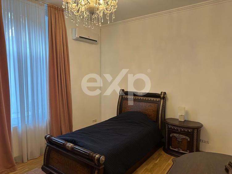 Apartament cu 5 camere decomandat, mobilat în Romană