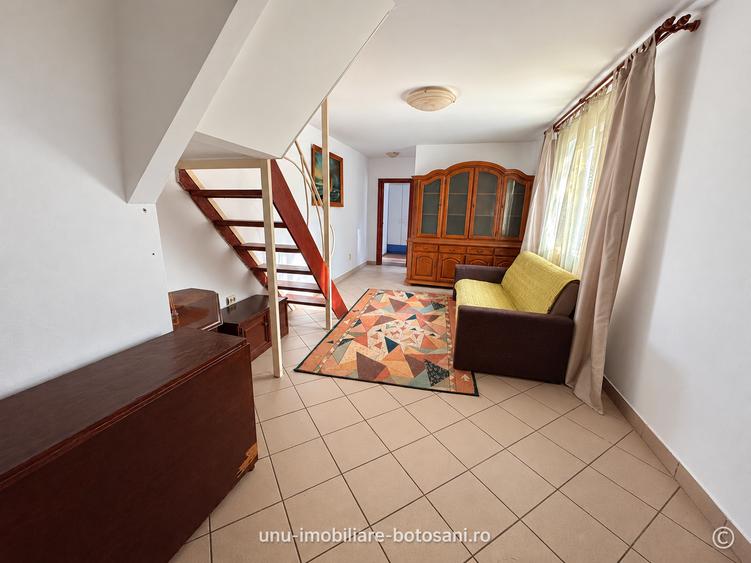 Apartament cu 4 camere decomandat în Central