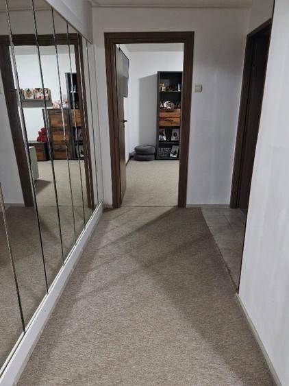 Apartament cu 3 camere decomandat, mobilat în Central