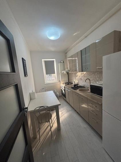 Apartament cu 2 camere decomandat, mobilat în Roșu