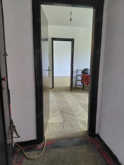 Apartament cu 3 camere semidecomandat în Țiglina 1