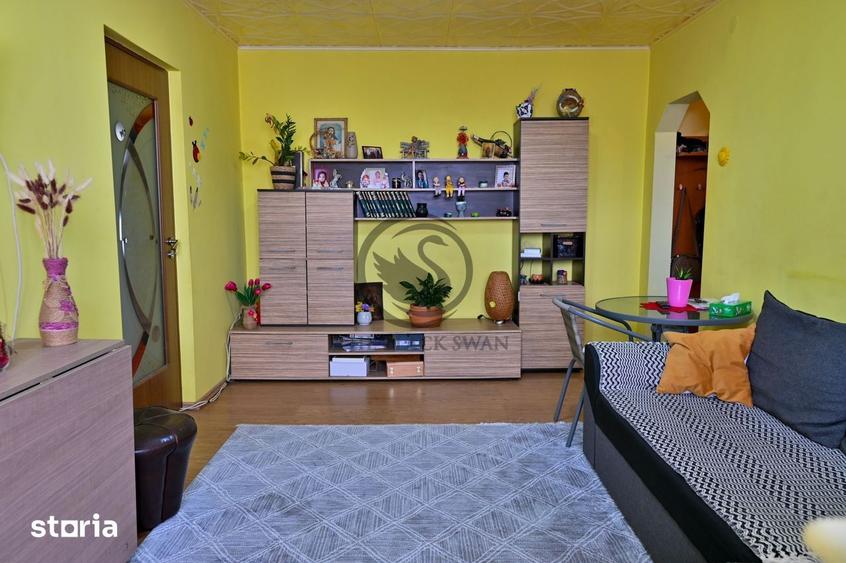 Apartament cu 3 camere semidecomandat, mobilat în Malu Roșu