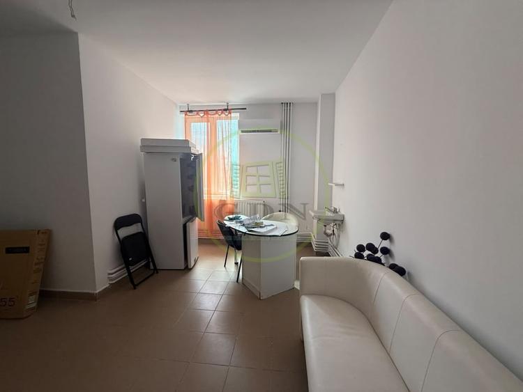 Spațiu comercial, de 683.10998535156 mp, în Central