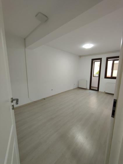 Apartament cu 3 camere decomandat în Fundeni