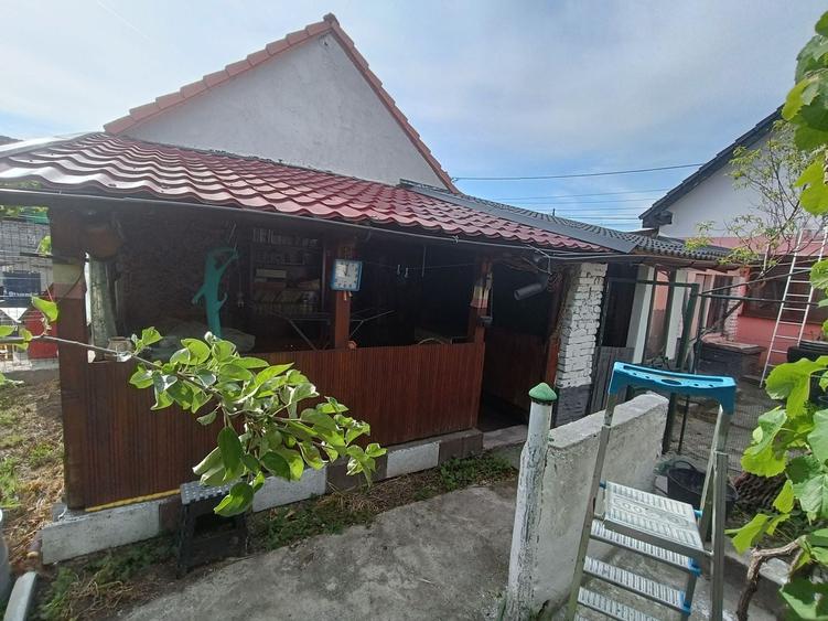 Casă individuală cu 4 camere cu Canalizare în Nord
