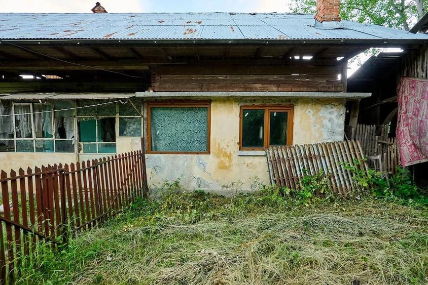 Casă cu 3 camere cu Teren 4696 Mp în Central