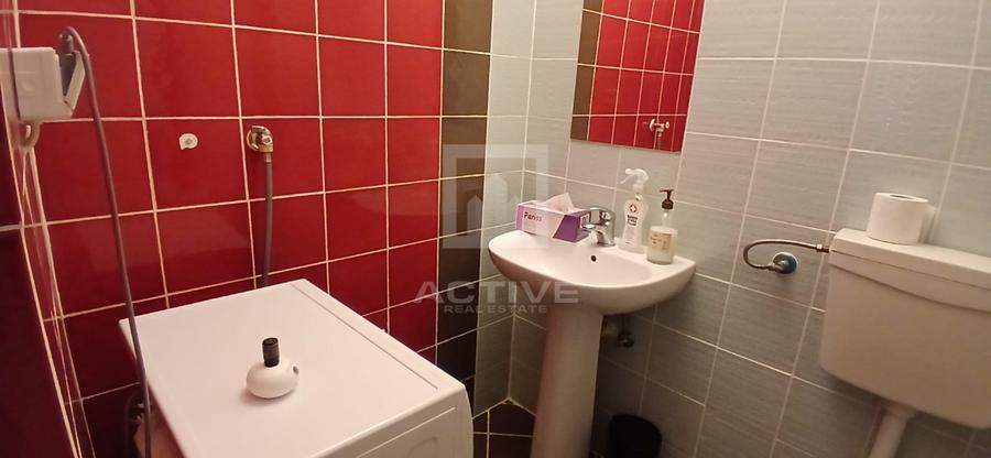 Apartament cu 3 camere semidecomandat, mobilat în Andrei Mureșanu