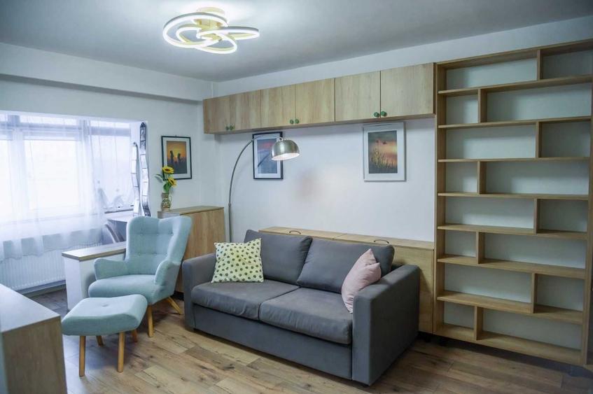 Apartament cu 3 camere decomandat în Exterior Vest
