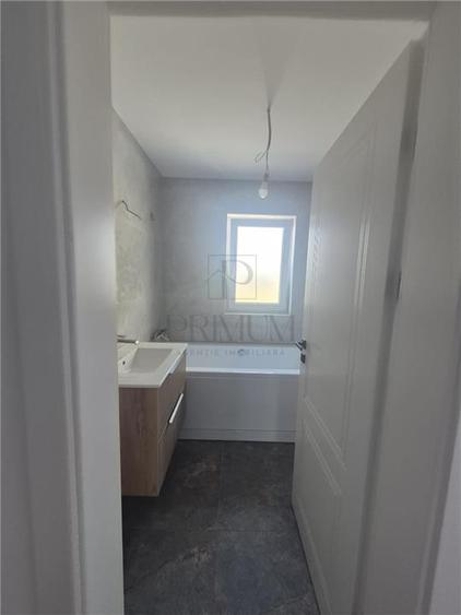 Duplex cu 4 camere cu Canalizare în Moșnița Nouă