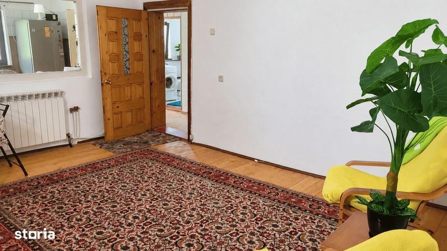Casă cu 4 camere cu Teren 475 Mp în Central