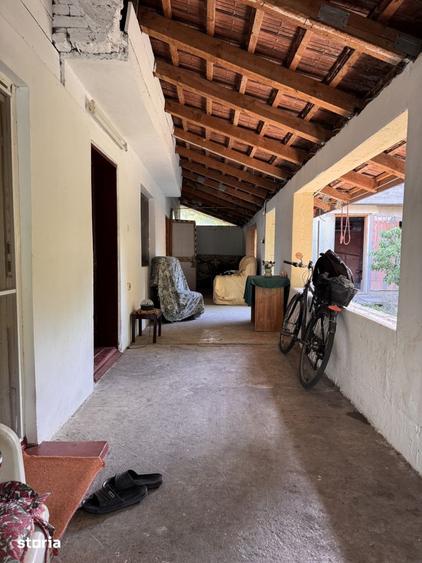 Casă cu 3 camere cu Canalizare în Plopi