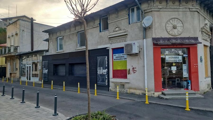 Casă cu 8 camere cu Teren 220 Mp în Calea Victoriei