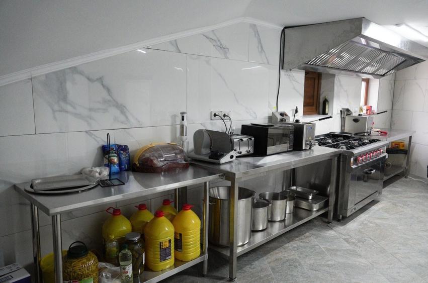 Casă cu 4 camere cu Teren 3000 Mp în Central